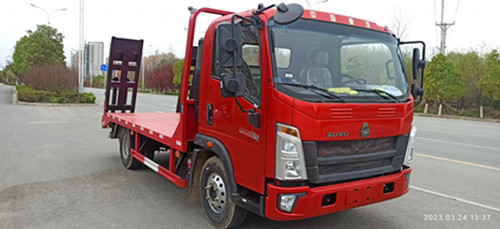 藍(lán)牌重汽豪沃60挖機(jī)平板車